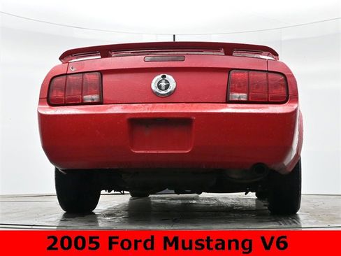 Used 2005 Ford Mustang Convertible image 14