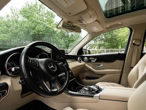 Used 2018 Mercedes-Benz GLC 300 4MATIC image 34