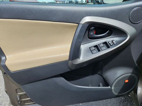 Used 2011 Toyota RAV4 Limited w/ Limited Extra Value Pkg AWD/4WD image 17