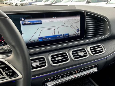 Certified 2025 Mercedes-Benz GLE 450e 4MATIC w/ Driver Assistance Package image 6