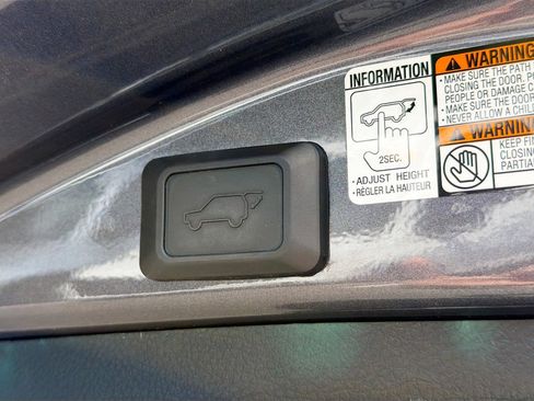 Used 2017 Toyota RAV4 Limited FWD image 31