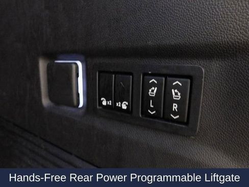 Used 2021 Chevrolet Suburban Premier w/ Premium Package image 19