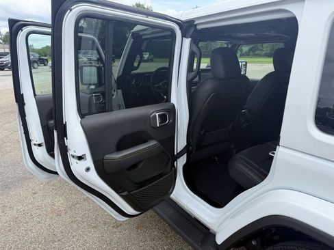 New 2026 Jeep Wrangler Unlimited Sahara AWD/4WD image 12