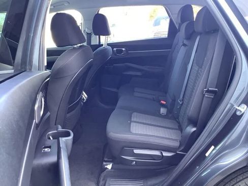 Used 2023 Kia Sorento LX image 28