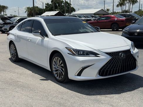 Used 2024 Lexus ES 350 w/ Technology Package FWD image 2