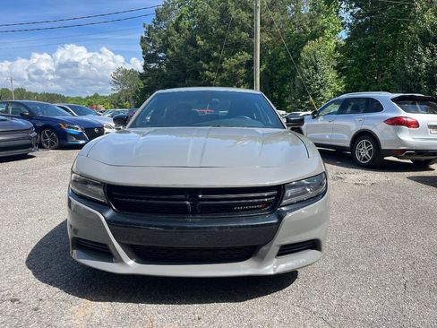 Used 2018 Dodge Charger SXT w/ Blacktop Package RWD image 3