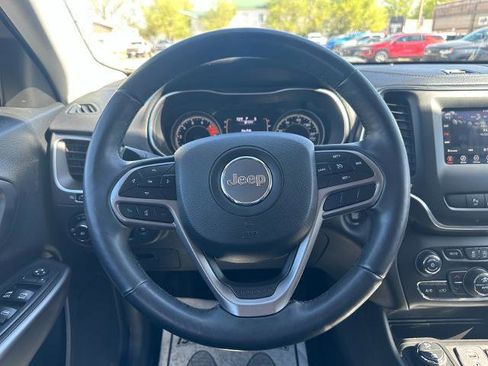 Used 2019 Jeep Cherokee Latitude Plus w/ Comfort/Convenience Group AWD/4WD image 28