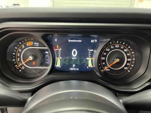 Used 2026 Jeep Wrangler Unlimited Rubicon AWD/4WD image 16