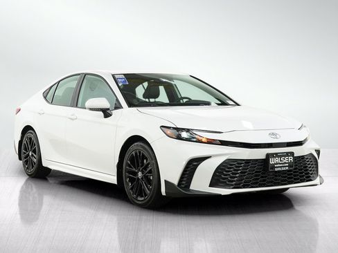 Used 2025 Toyota Camry SE AWD/4WD image 7