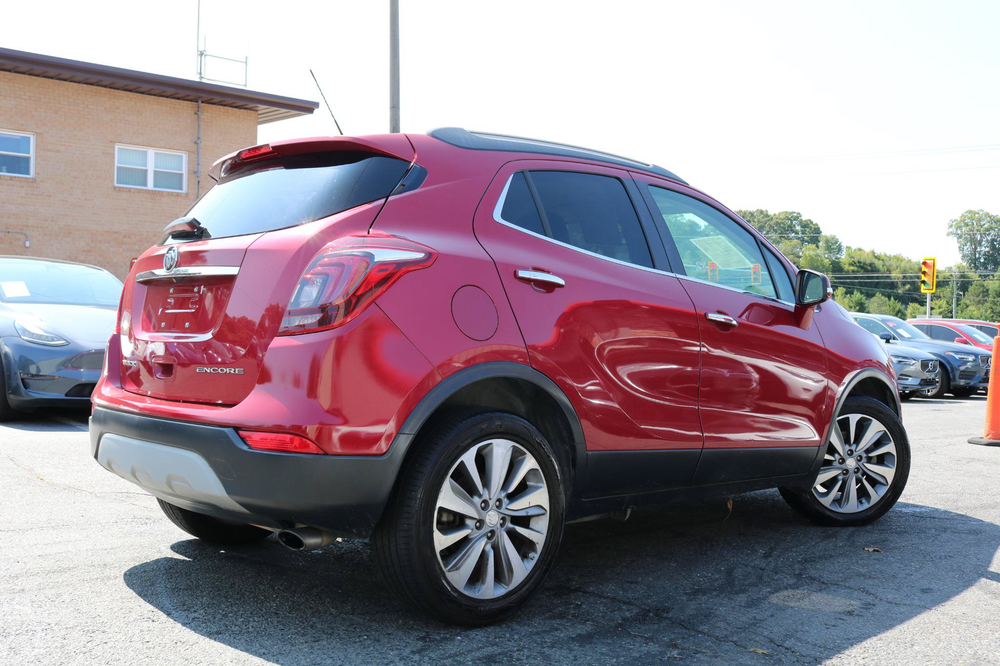 Used 2018 Buick Encore Preferred FWD image 2