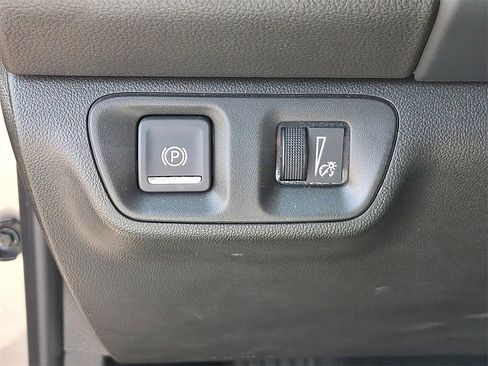 Used 2023 GMC Acadia SLT image 23