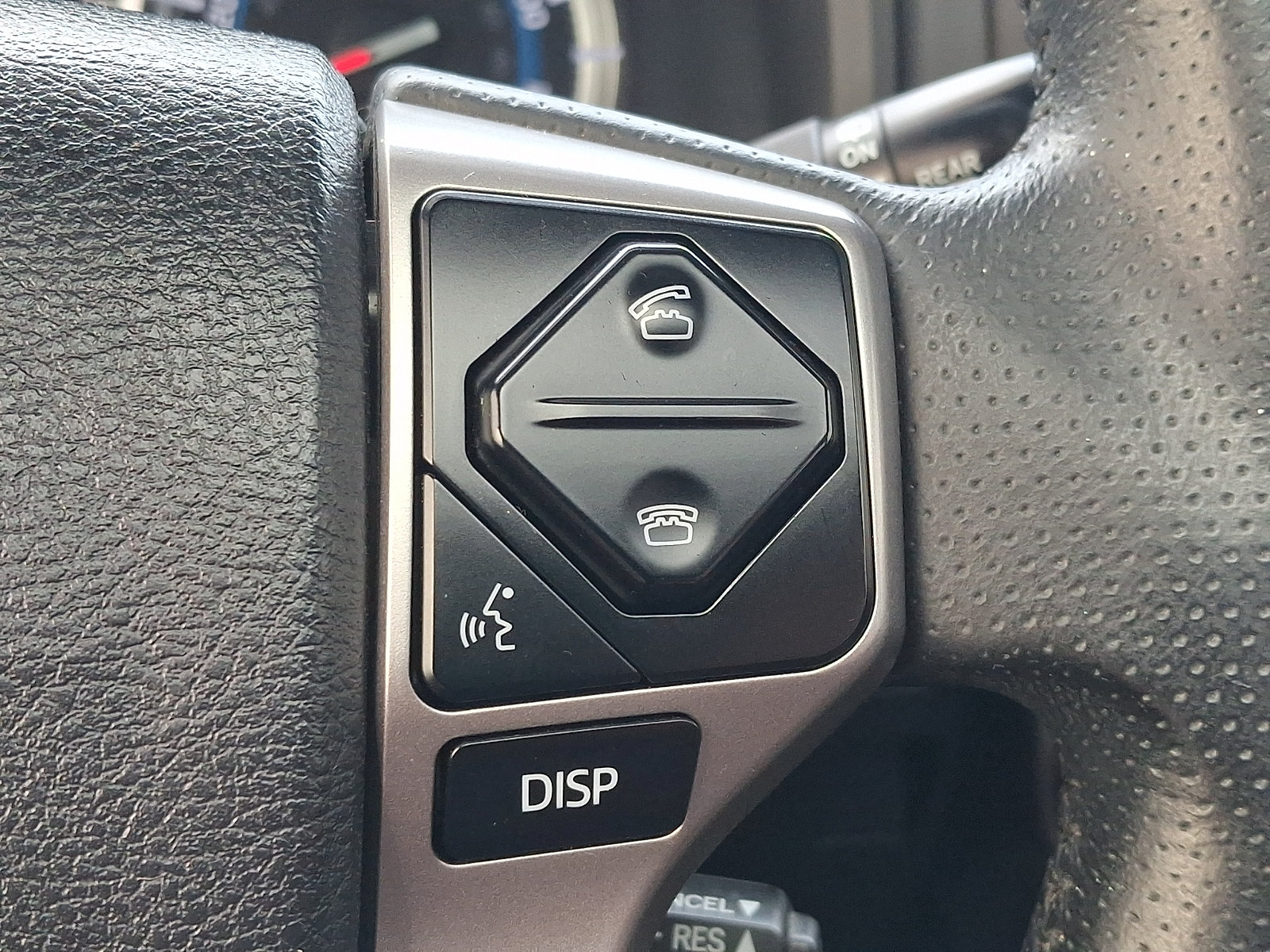 Used 2018 Toyota 4Runner Limited AWD/4WD image 23