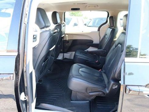 Used 2020 Chrysler Pacifica Touring-L Plus FWD image 23