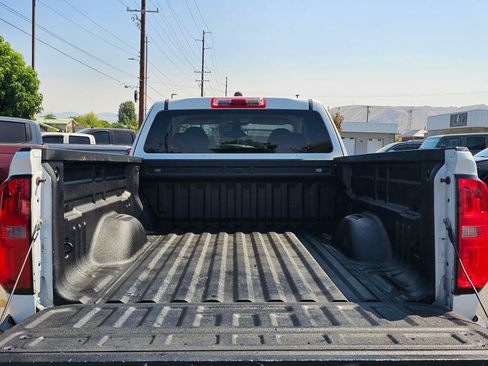 Used 2015 Chevrolet Colorado LT AWD/4WD image 16