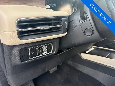 Used 2025 Lincoln Corsair Reserve w/ Equipment Group 202A AWD/4WD image 27