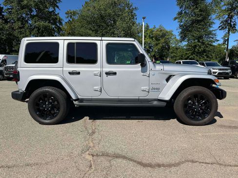 Used 2024 Jeep Wrangler Unlimited Sahara w/ Technology Group AWD/4WD image 6