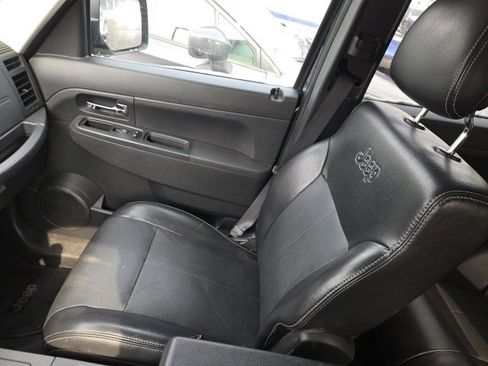 Used 2012 Jeep Liberty Sport image 3