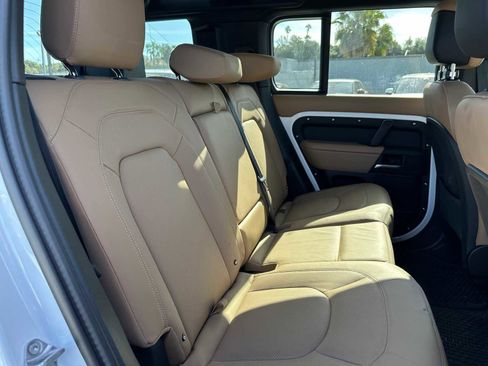 Used 2025 Land Rover Defender 110 X-Dynamic SE image 14