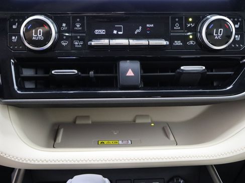 Used 2023 Toyota Highlander Limited image 20