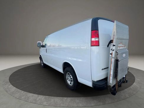 Used 2021 Chevrolet Express 3500 w/ Driver Convenience Package RWD image 7
