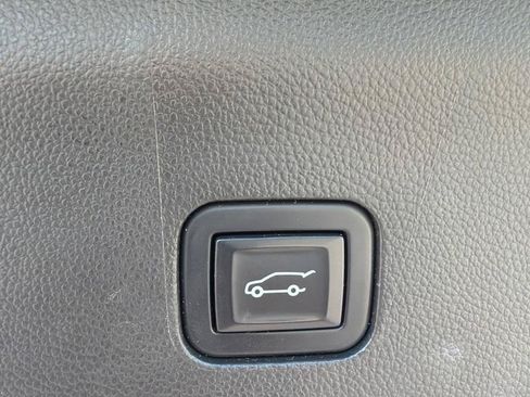 Used 2023 Buick Enclave Essence AWD/4WD image 31
