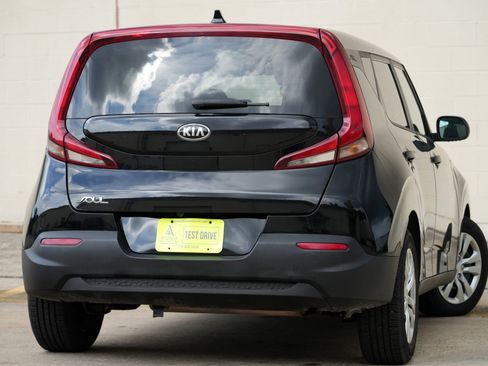 Used 2021 Kia Soul LX FWD image 4