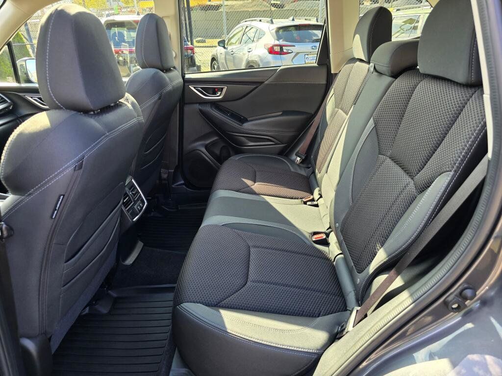 Used 2020 Subaru Forester Premium AWD/4WD image 17