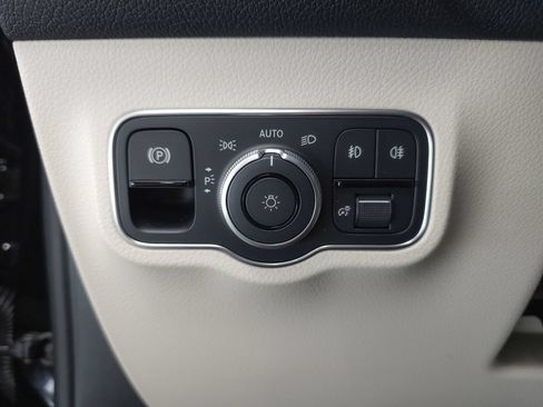 Certified 2026 Mercedes-Benz GLB 250 4MATIC image 9