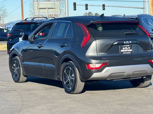 Certified 2025 Kia Niro LX image 7