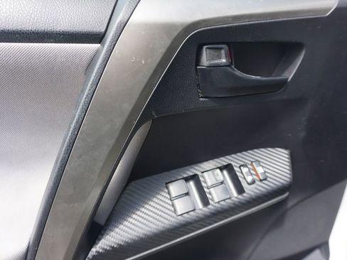 Used 2014 Toyota RAV4 LE FWD image 3