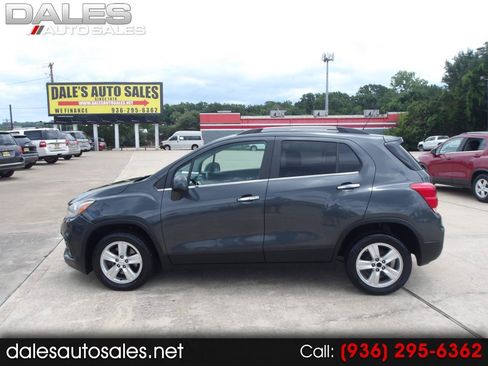 Used 2017 Chevrolet Trax LT w/ LT Convenience Package FWD image 1