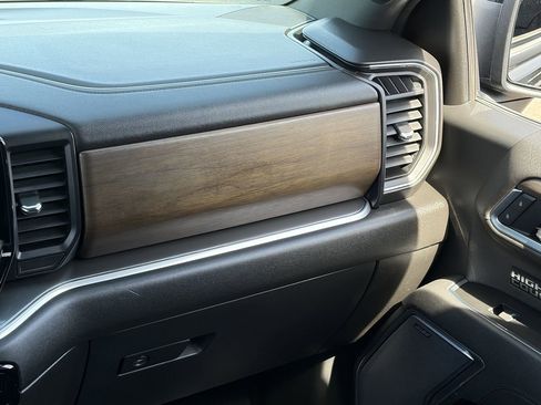 Used 2025 Chevrolet Silverado 1500 High Country w/ High Country Premium Package AWD/4WD image 17