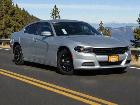 Used 2022 Dodge Charger SXT image 2