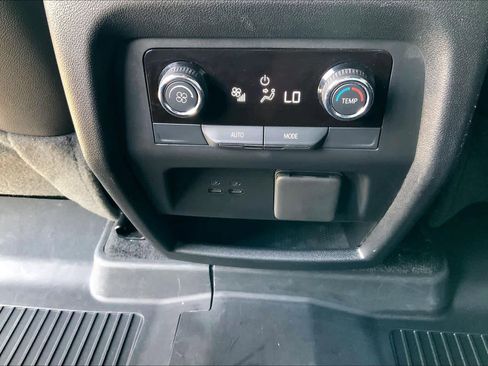 Used 2025 Chevrolet Traverse LT w/ Driver Confidence Package FWD image 36