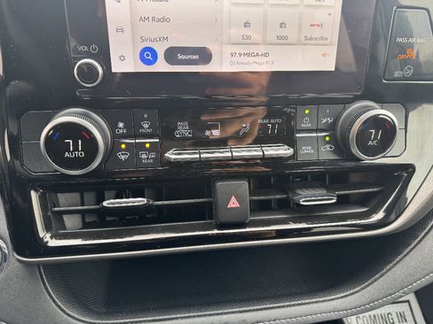 Used 2023 Toyota Highlander LE image 20