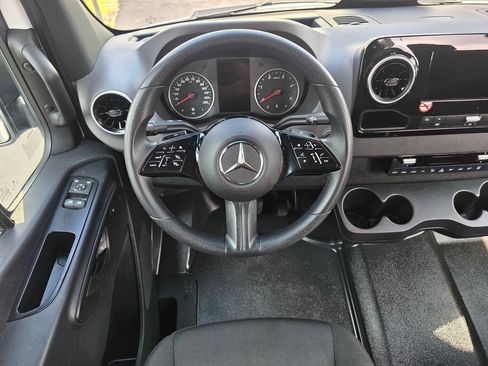 Used 2025 Mercedes-Benz Sprinter 2500 image 16