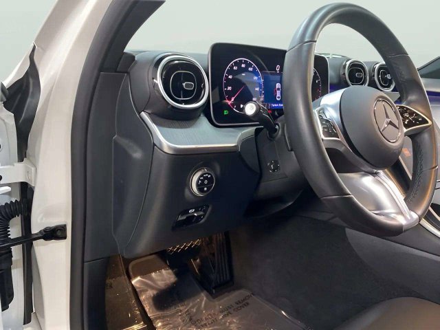 Used 2025 Mercedes-Benz C 300 Sedan image 18