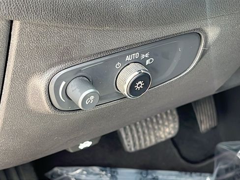 Used 2022 Chevrolet Equinox RS FWD image 13