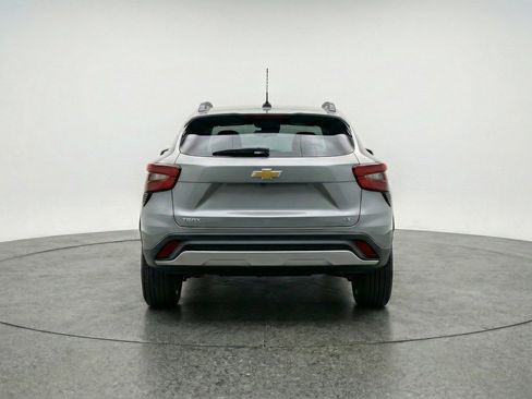 Used 2025 Chevrolet Trax LT FWD image 7