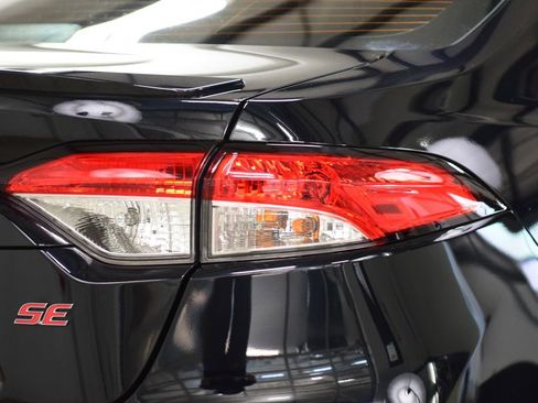 Used 2024 Toyota Corolla SE w/ SE Convenience Package FWD image 18