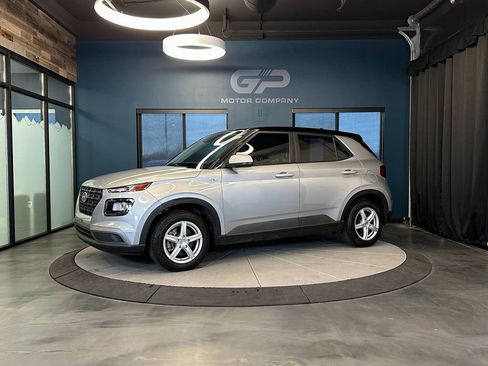 Used 2021 Hyundai Venue SE FWD image 7