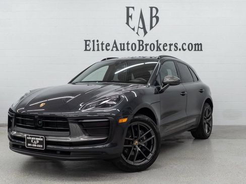 Used 2023 Porsche Macan Turbo image 1