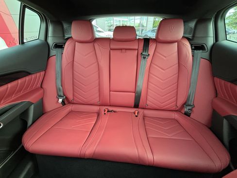 Used 2025 Maserati Grecale Folgore AWD/4WD image 39