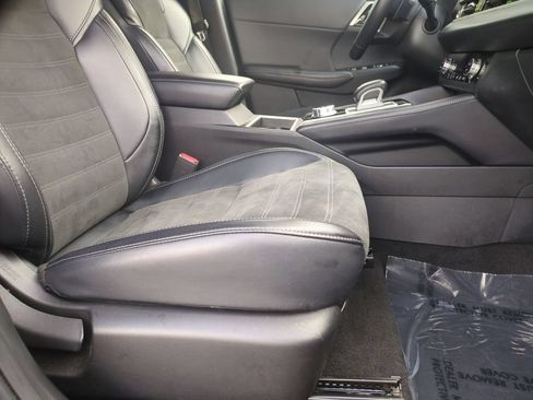 Used 2024 Mitsubishi Outlander FWD image 18