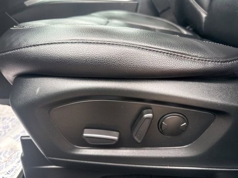 Used 2020 Ford Explorer XLT w/ Equipment Group 202A image 27