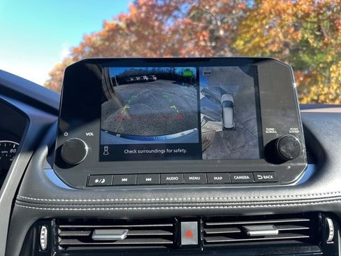 Used 2021 Nissan Rogue SL w/ Premium Package image 19