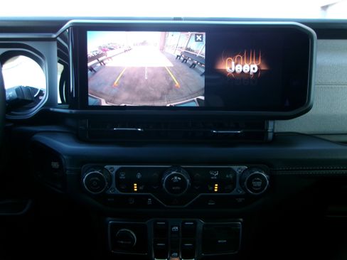 New 2025 Jeep Wrangler Unlimited Sahara AWD/4WD image 16