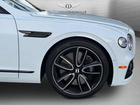 Certified 2024 Bentley Flying Spur V8 image 6