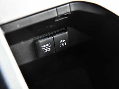 Used 2024 Toyota Camry SE image 26