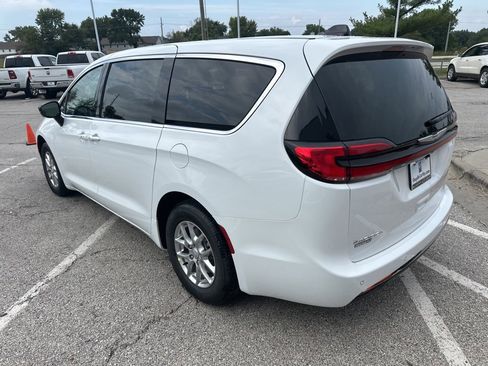 New 2026 Chrysler Pacifica Select image 24